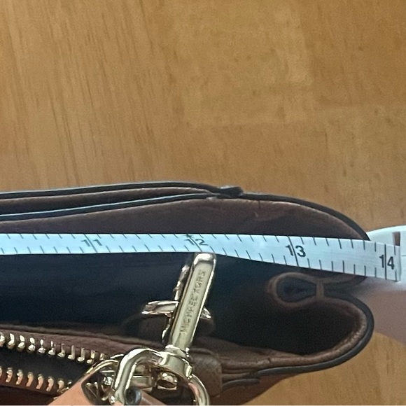 Michael Kors beige purse - Picture 8 of 10